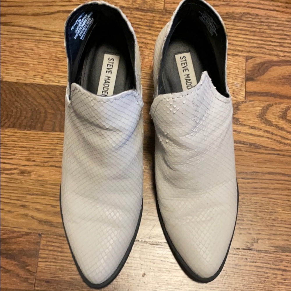 Steve Madden white mock croc booties size 7.5